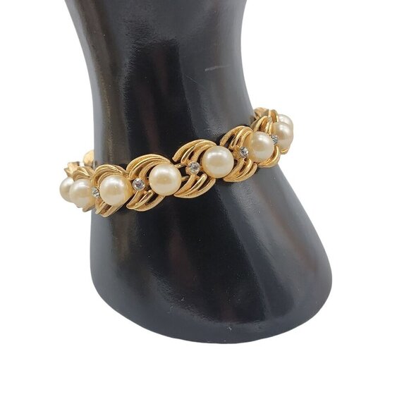Crown Trifari Faux Pearl Swirl Bracelet 6.5" Gold Tone Setting Rhinestone Accent - Picture 3 of 14
